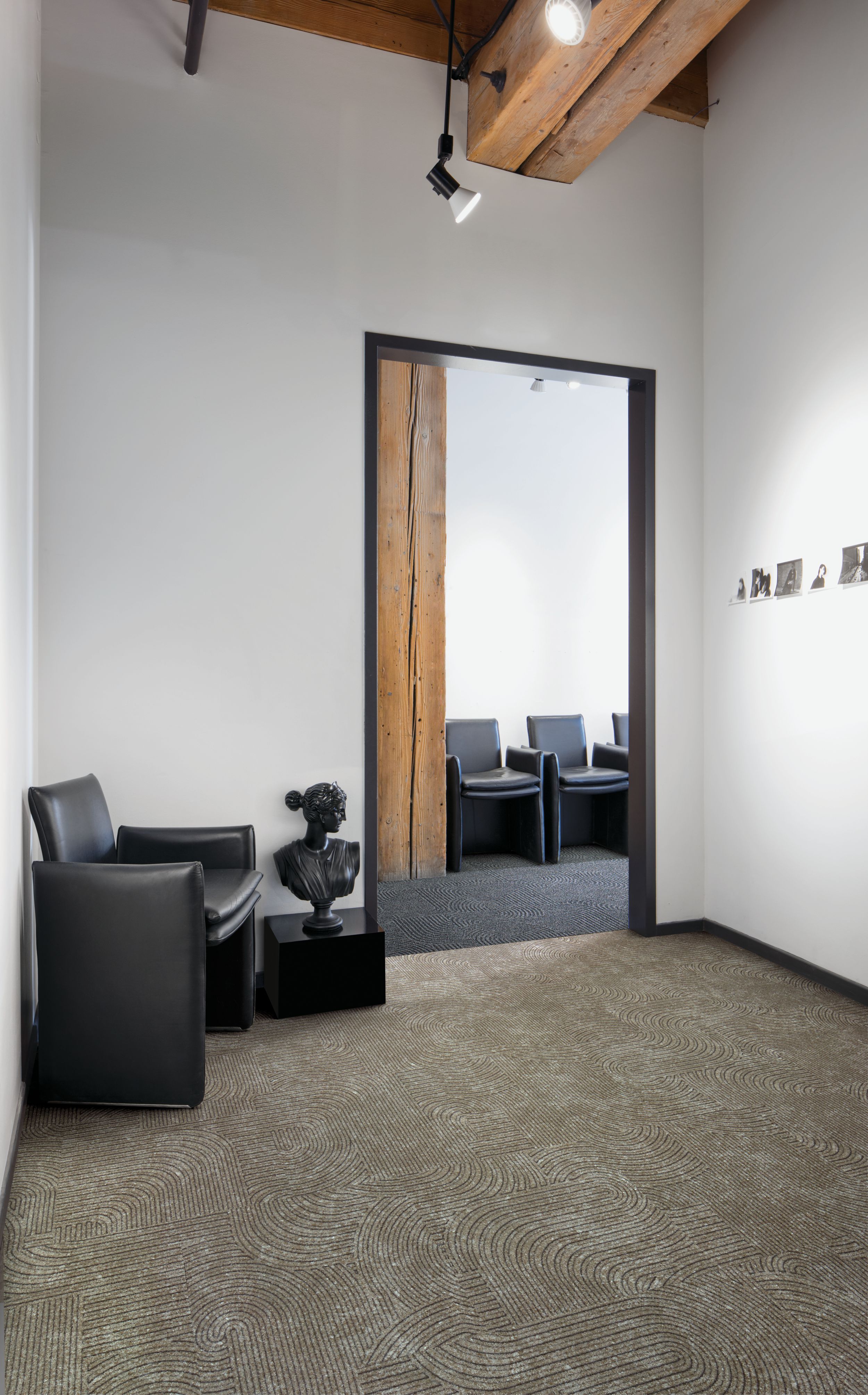 Interface Walk About LVT and Step This Way carpet tile in waiting area with leather chair afbeeldingnummer 3